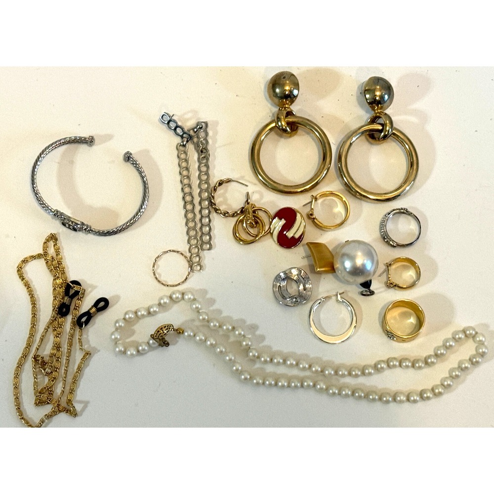 Bundle lot 19 pieces jewelry earrings vintage gold and silver tone faux pearl